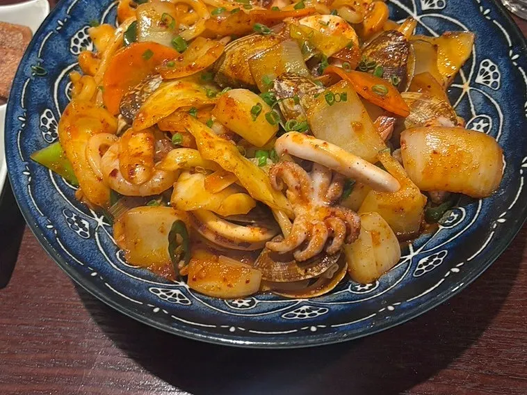 해산물이 푸짐한 나니 볶음우동