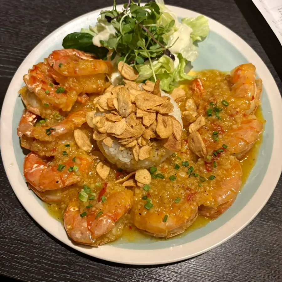 King shrimp coated in butter garlic sauce