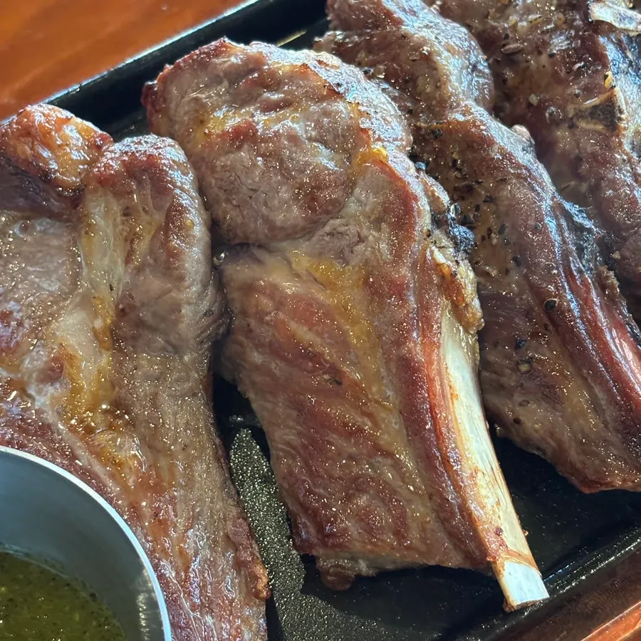 가위로 자른 양갈비 단면