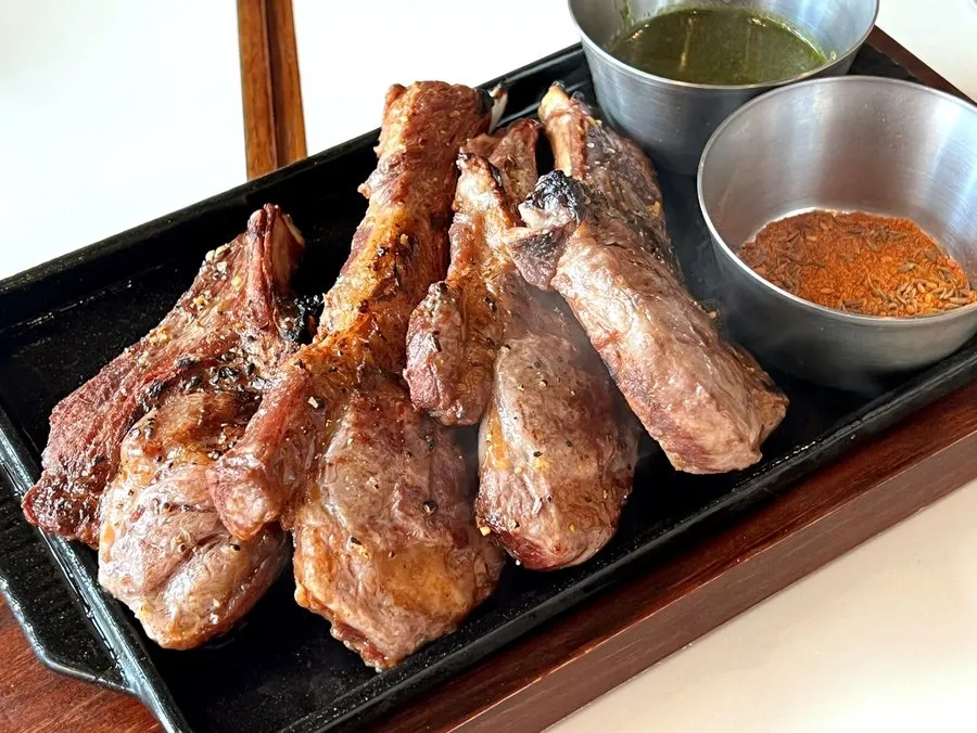 철판에 나온 고급양갈비 숄더랙 4대