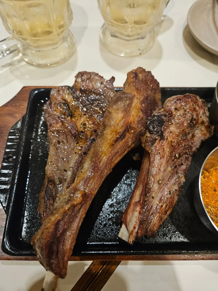 Close-up of seasoned, grilled shoulder rack meat