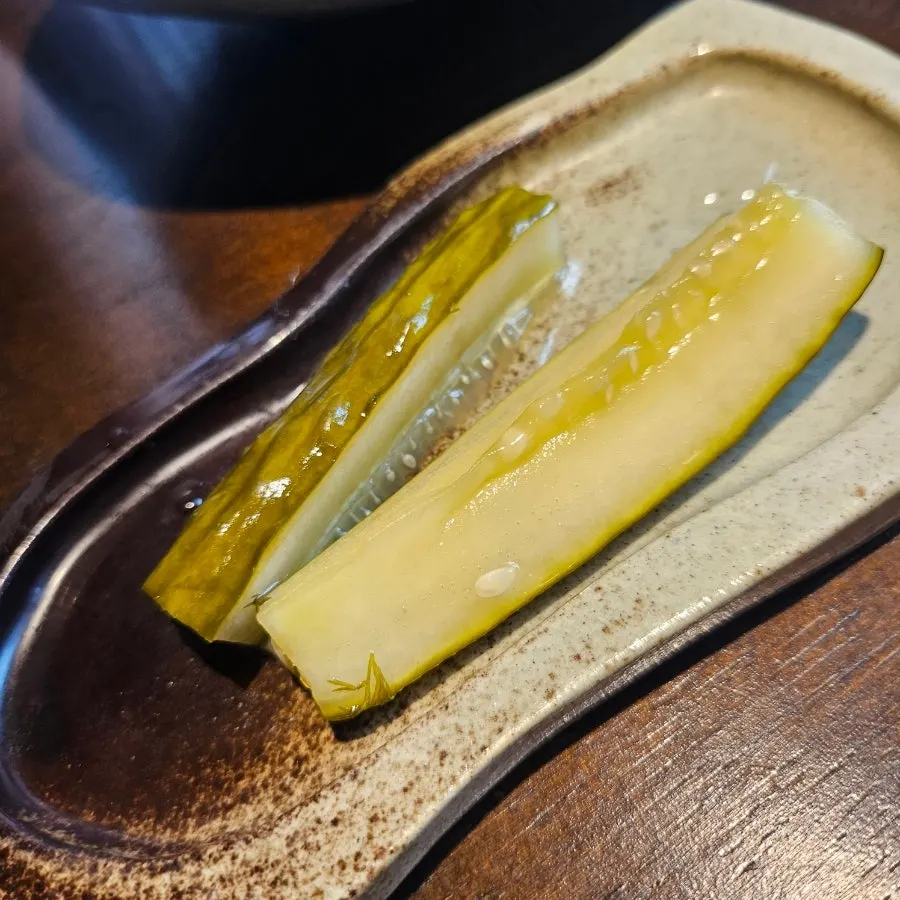 잘게 썬 초리조가 보이는 파스타 클로즈업