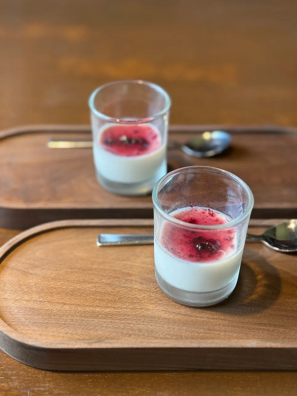 Glass of non-alcoholic rosé wine set beside the course meal