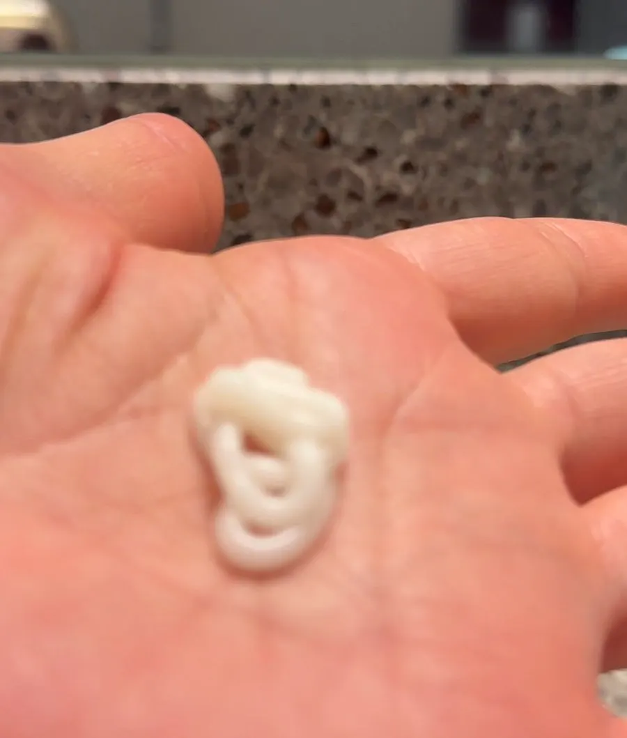 Napic Y-Zone Moisturizing Cream being used