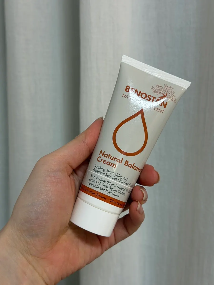 Moisturizing cream image showing absorption