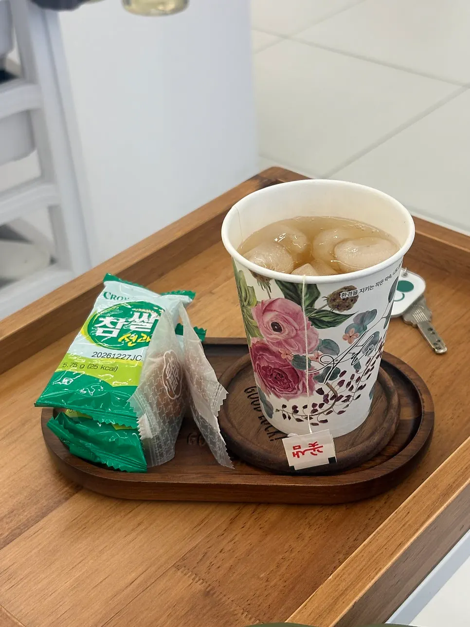 Treatment seat with snacks and a drink prepared