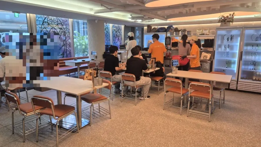 회식과 모임하기 좋은 넓은 좌석