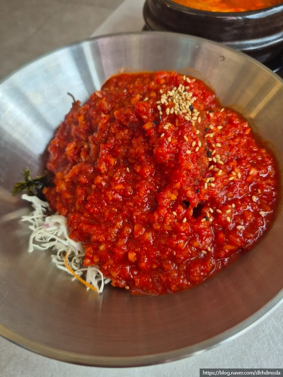 A plate of glossy medium-size jokbal