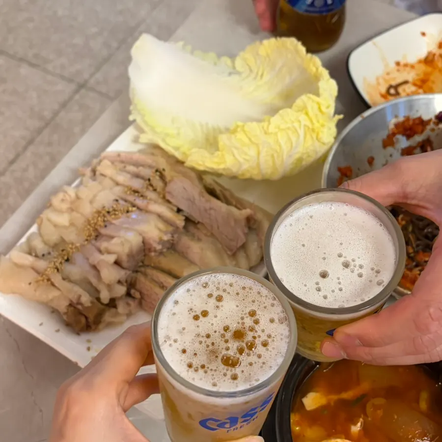 Full table spread of gabri bossam at Narae Jokbal Songpa Direct Branch