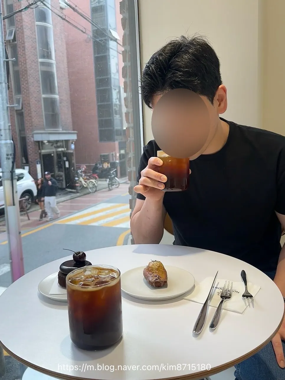 노틀던 포레누아와 아이스 아메리카노