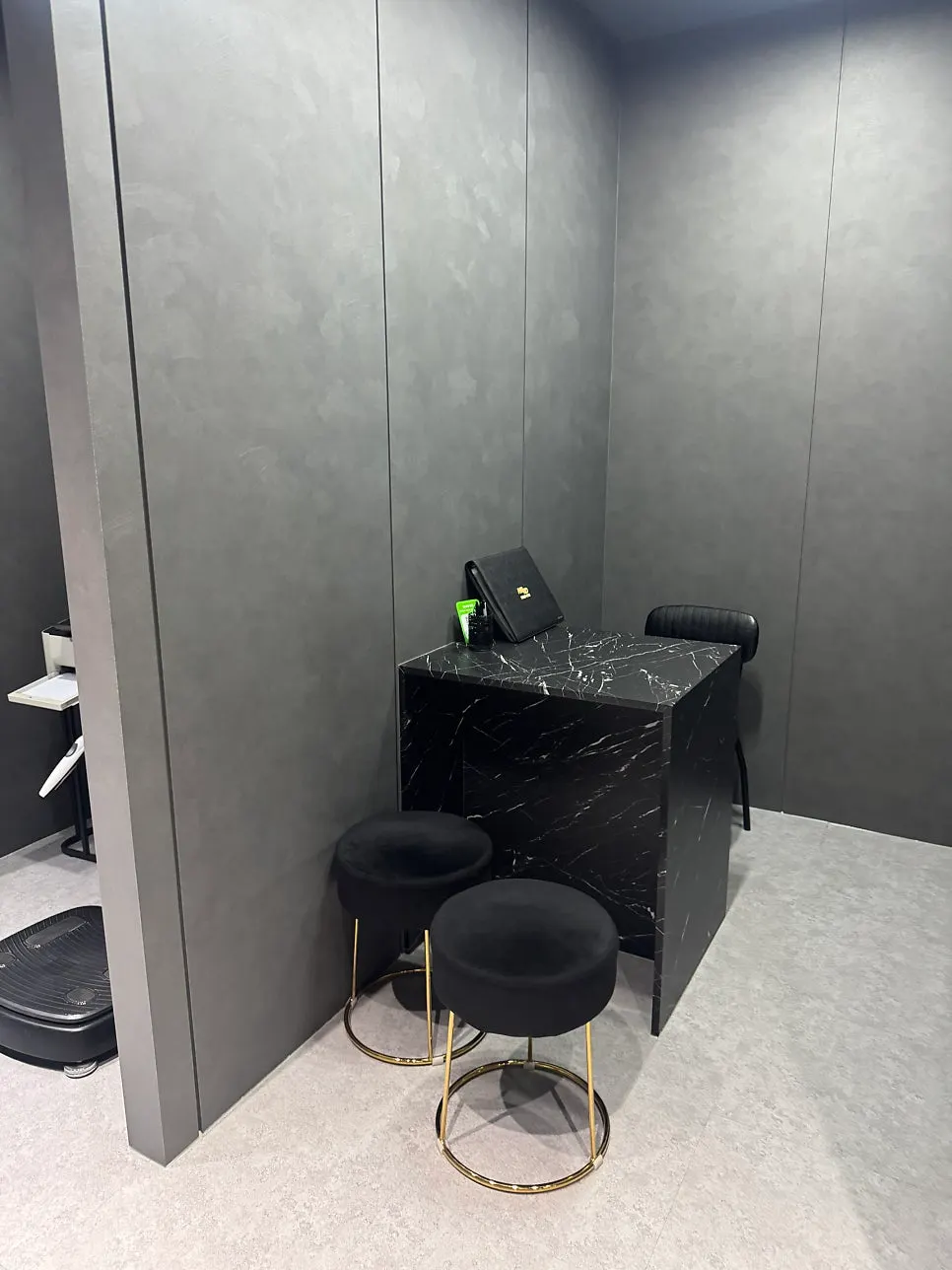 The front desk area where the consultation took place