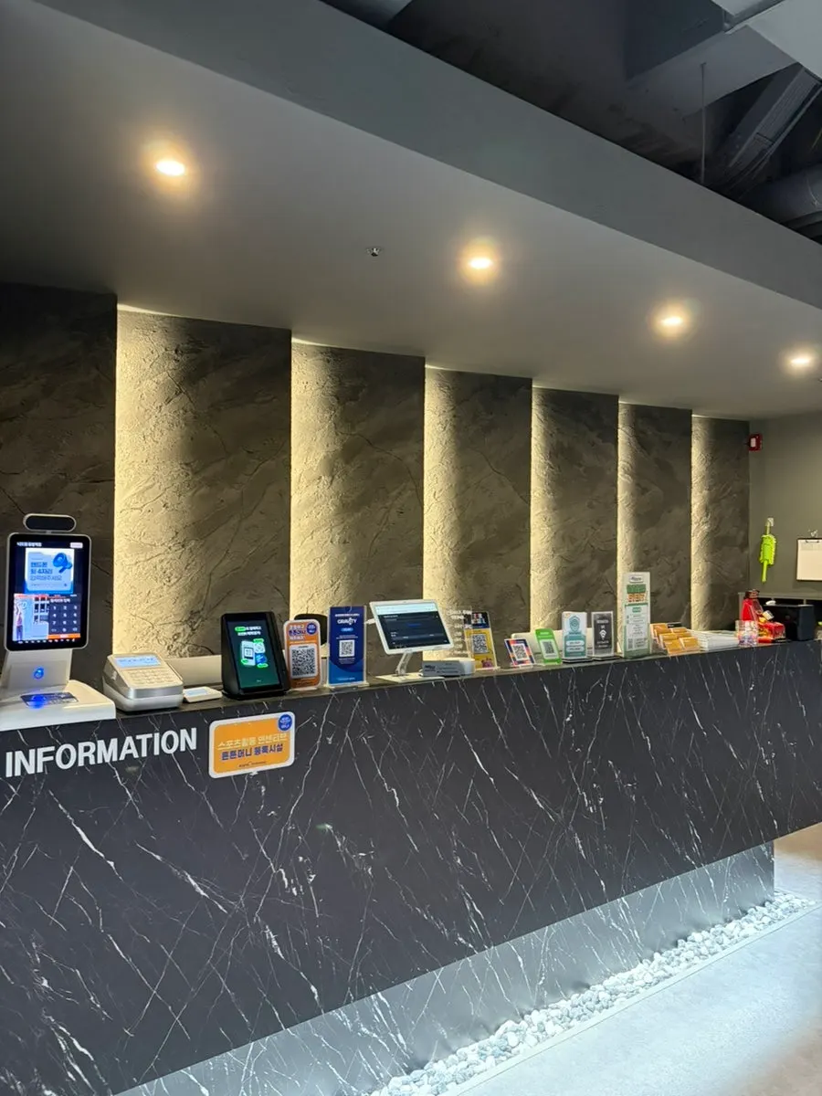 Need Gym entrance near Exit 2 of Eunpyeong-gu Office Station