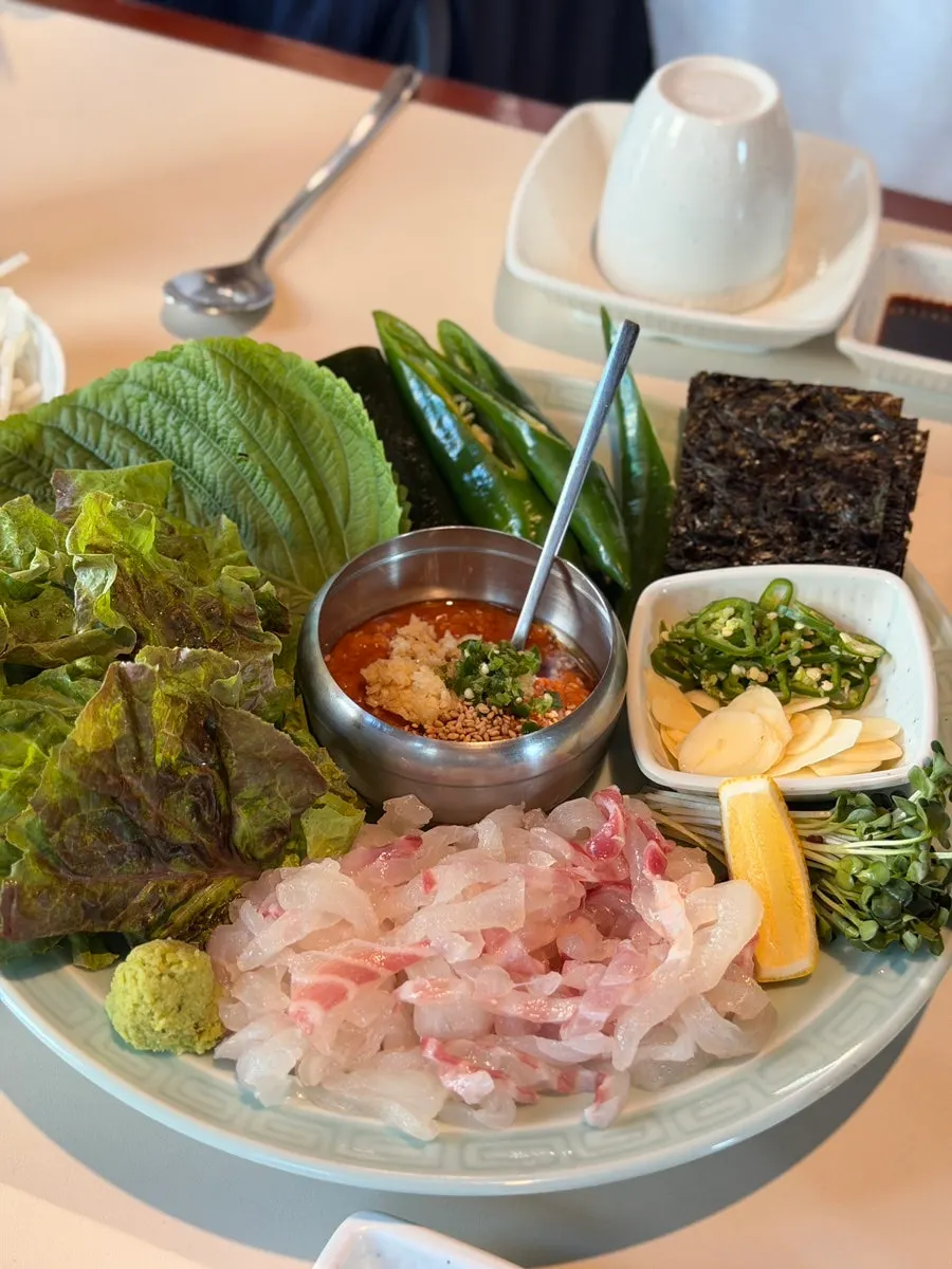 Vertical photo of the chalttomi makhoe table spread