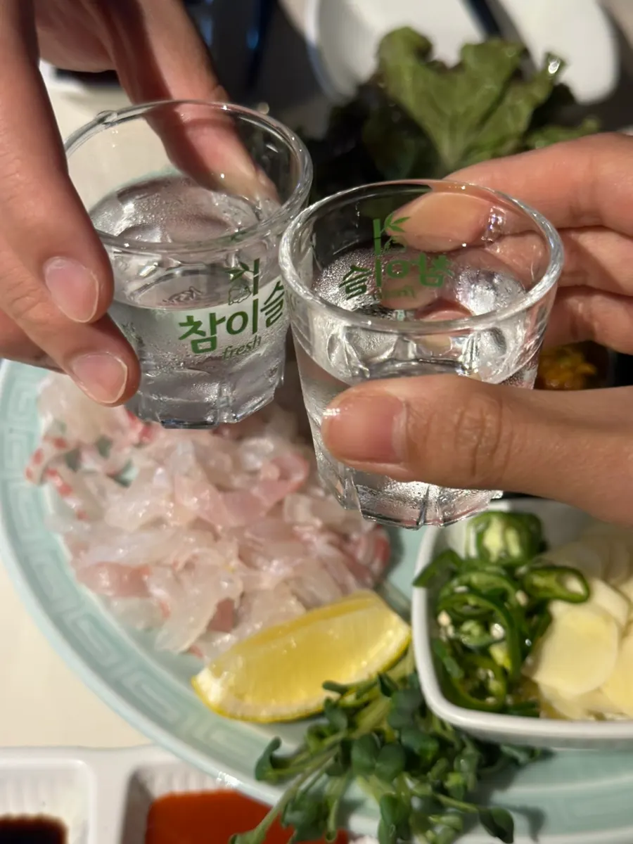 用海苔包著吃的糯鯛生拌魚