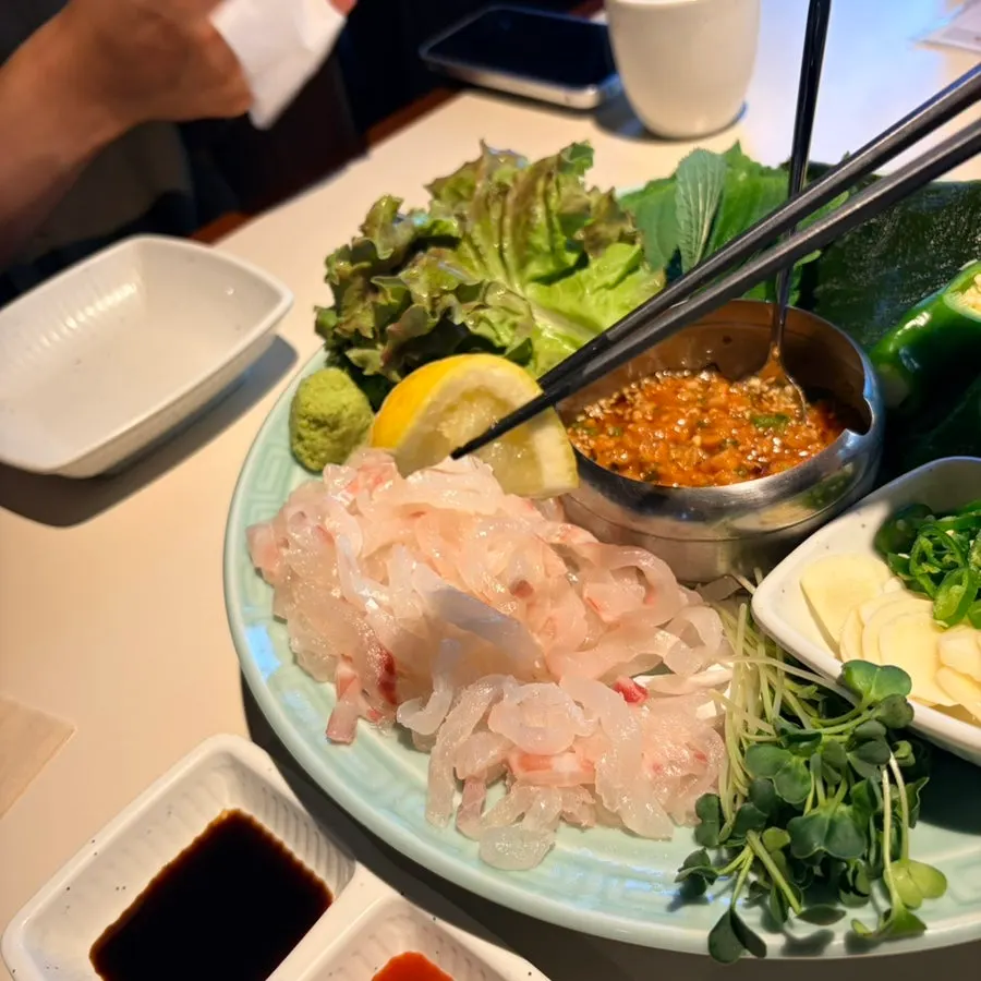 Sea bream sashimi enjoyed as a drinking snack