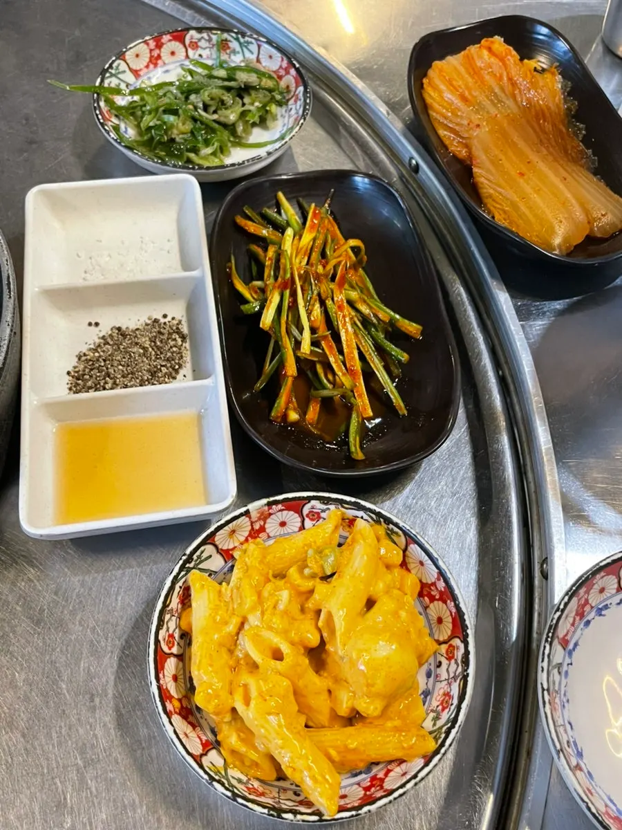 노릇하게 익은 갈매기살 한 점