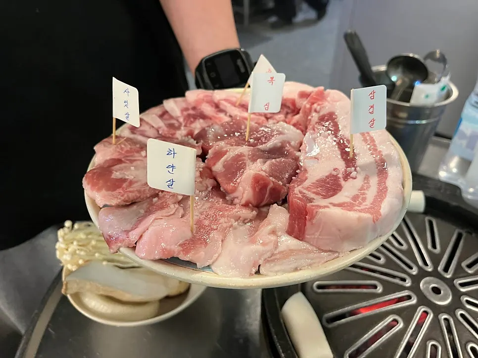 モドゥムグイ600gと焼き野菜2人分の食卓