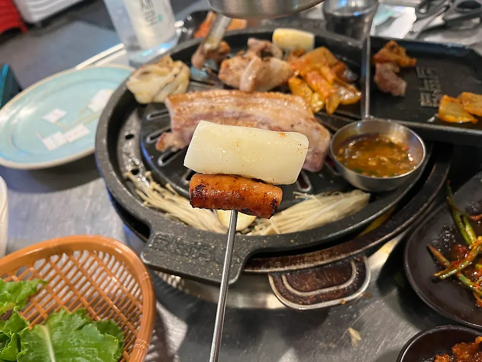 鉄板にのせたハヤンサルとサムギョプサル