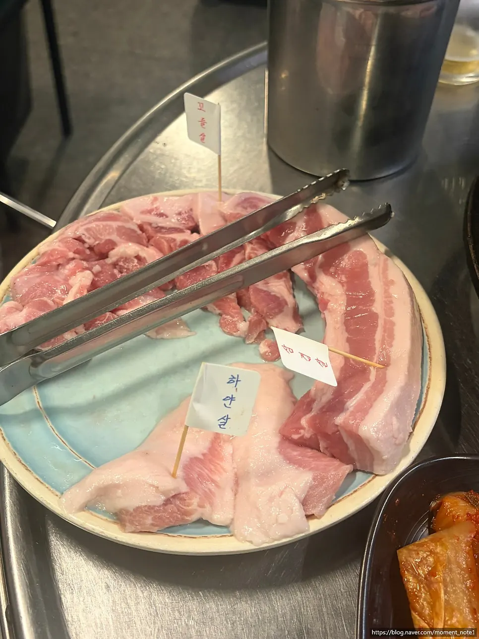 Mixed grill 600g with five pork cuts laid out
