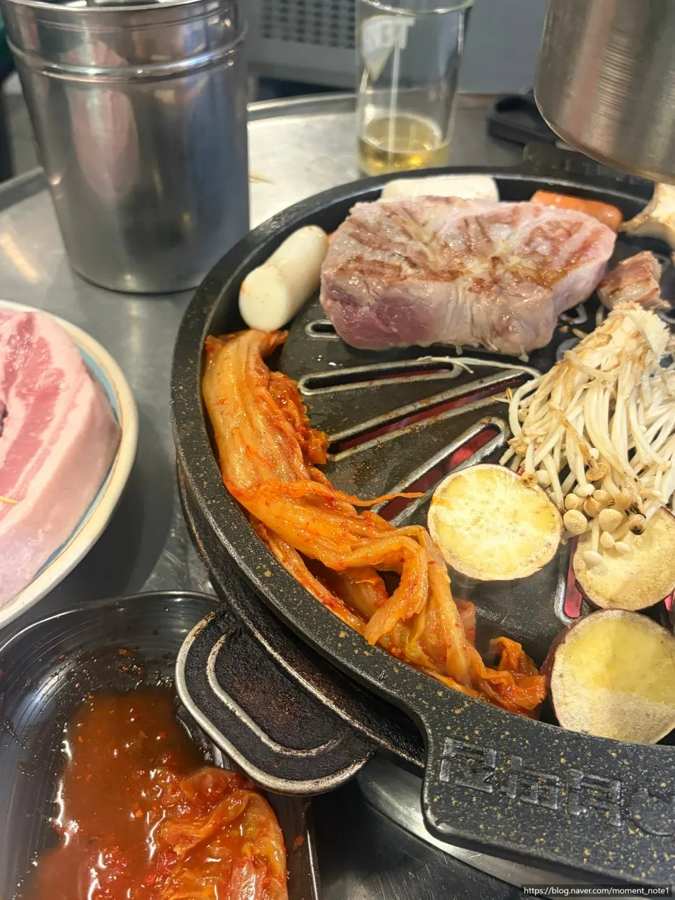Grill plate with a separate section for grilling kimchi