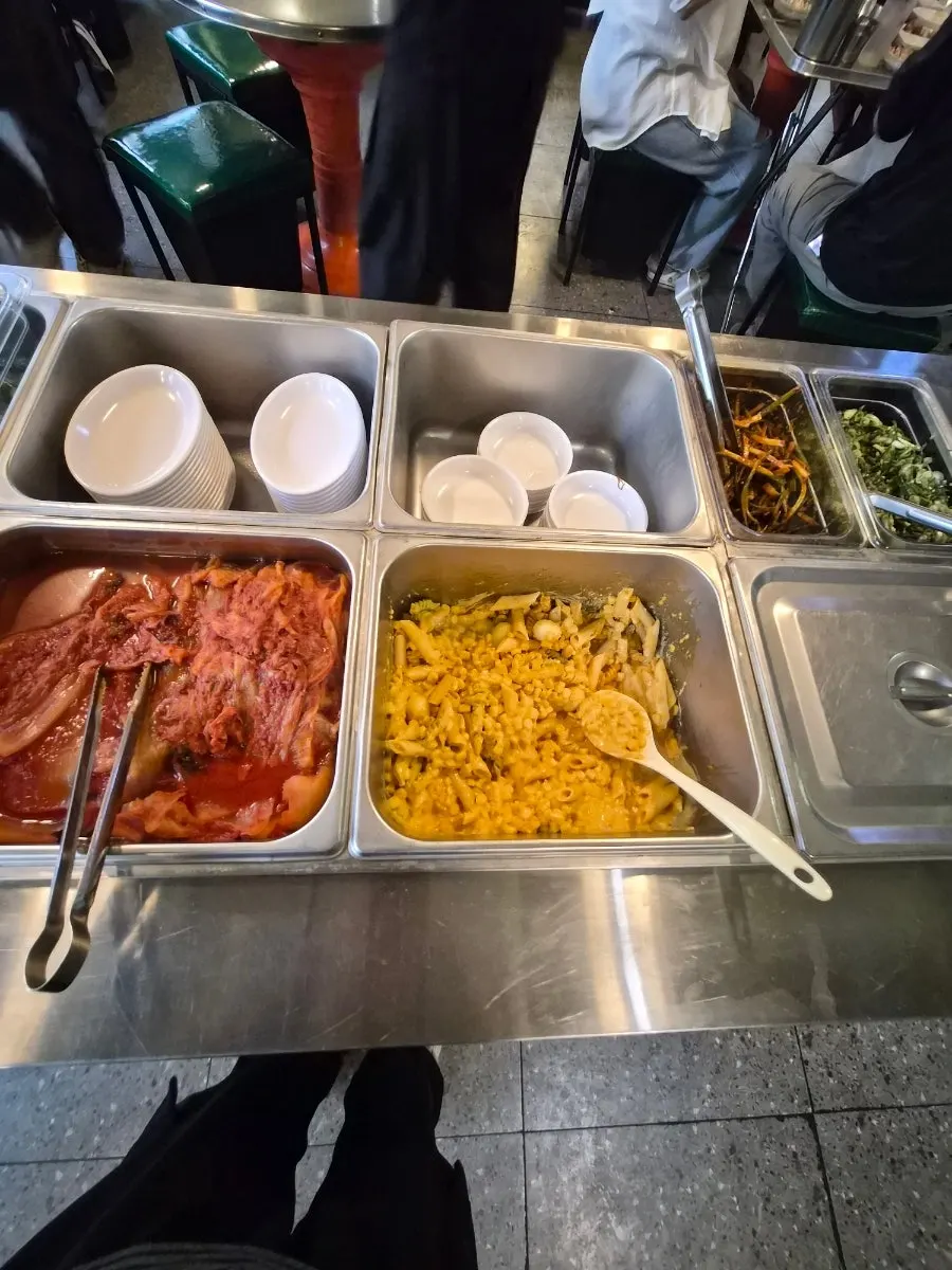 셀프바 곁들임 반찬 코너