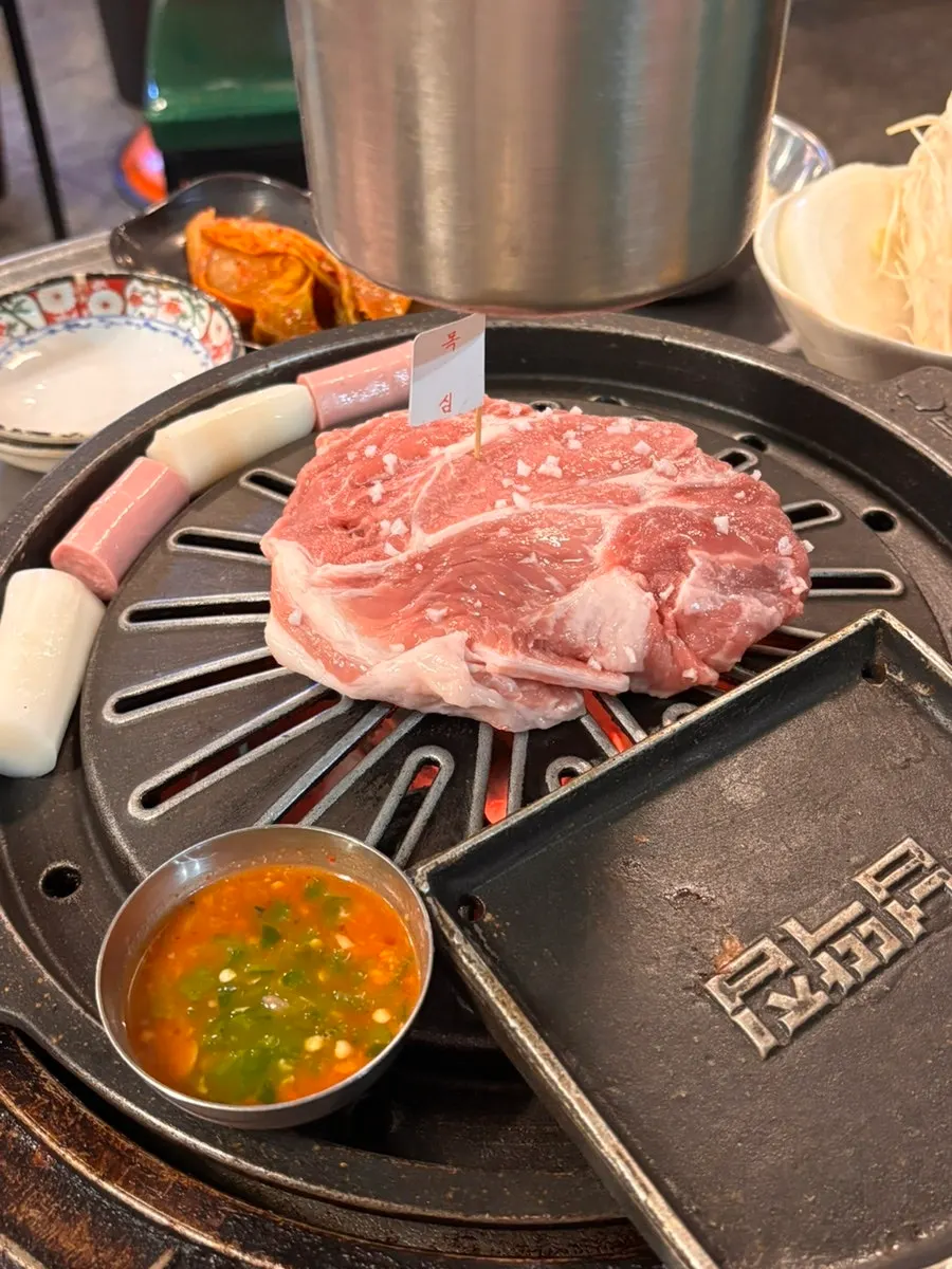 Plate of mixed grill 600g with five cuts of pork