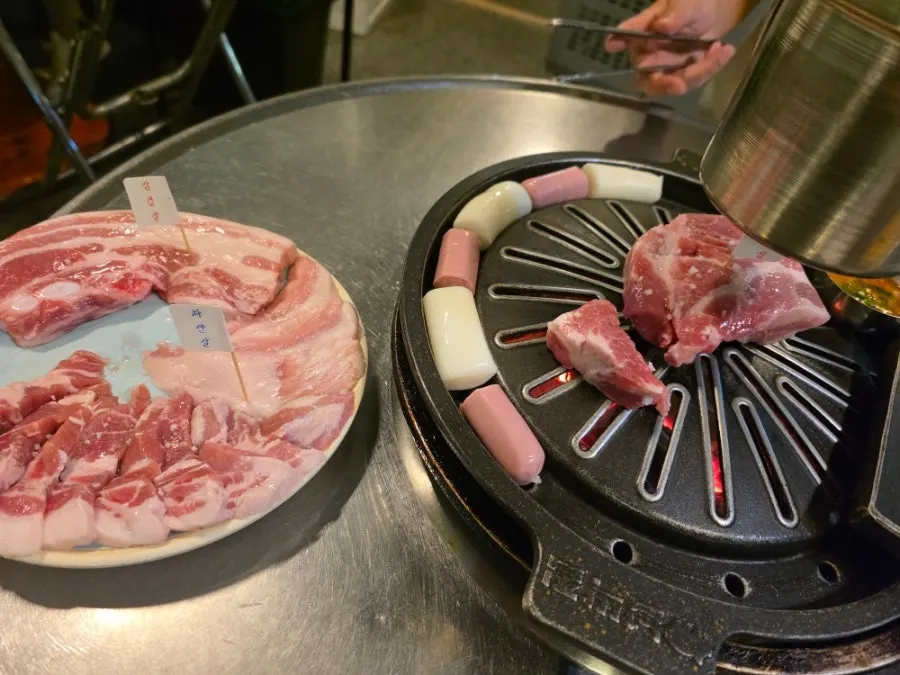 Mixed grill 600g plate with name tags for each cut