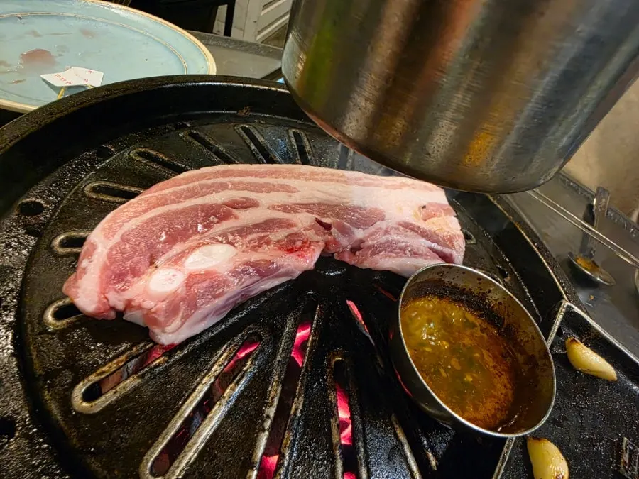 Grilled samgyeopsal served with coarse salt
