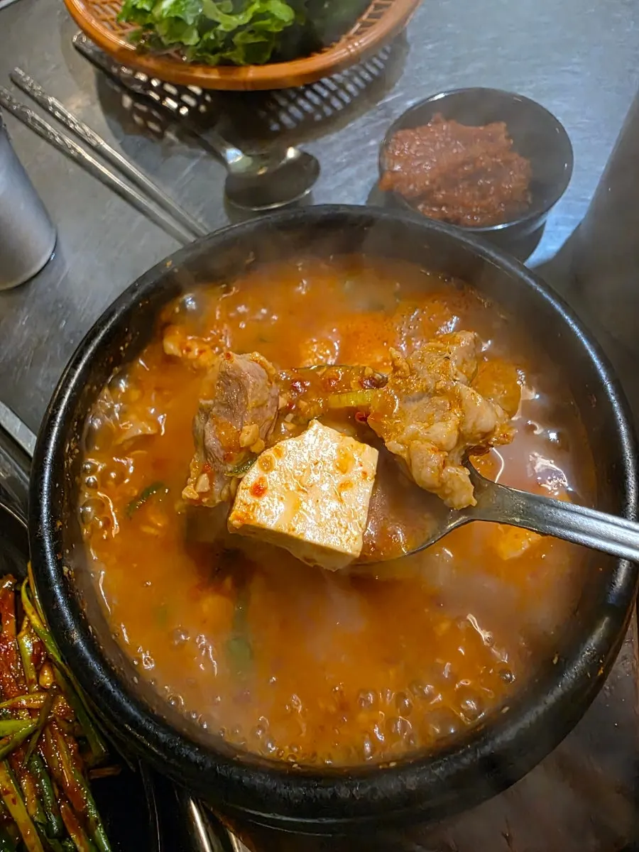 Bubbling stone pot of Neopttak Country-Style Cheonggukjang