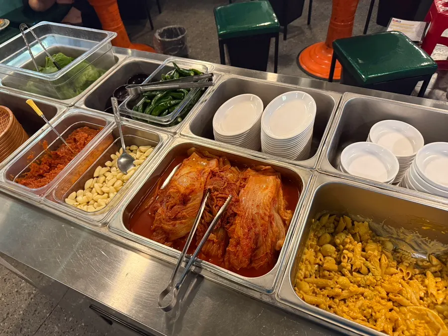 Self-serve side bar for extra side dishes