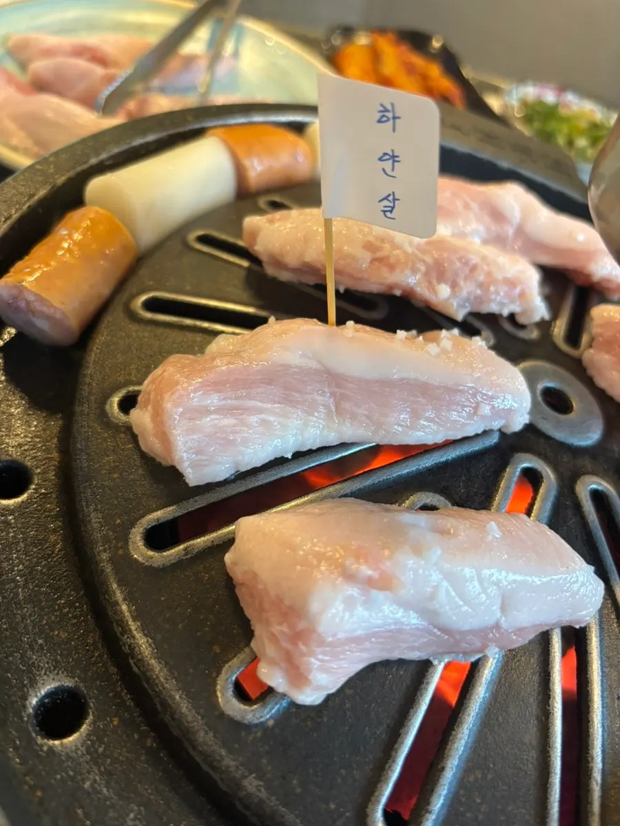 Hayansal, rice cake sticks, and sausage on the grill