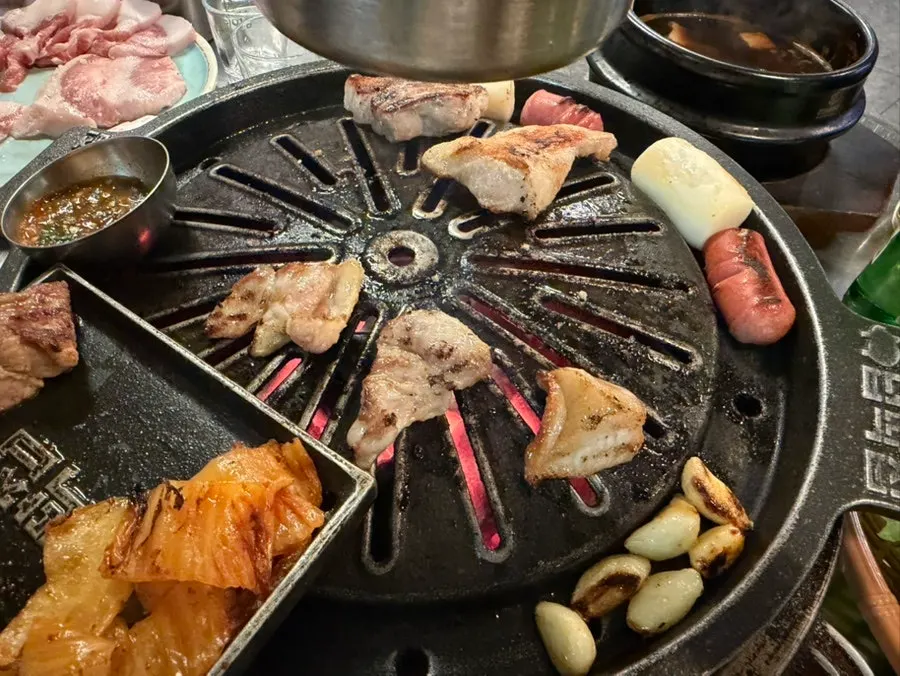 불판에서 익어가는 하얀살