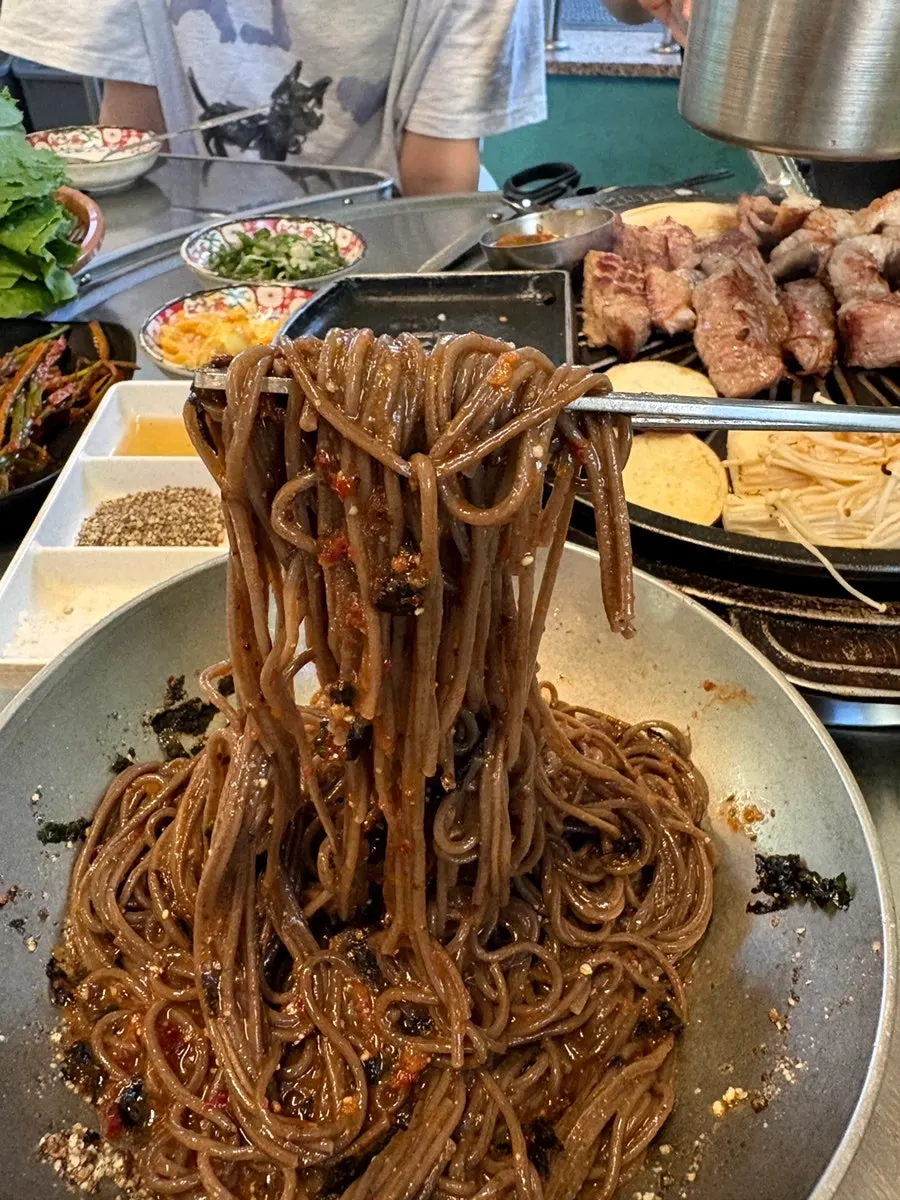 Meat dipped in sesame oil and ground perilla seeds