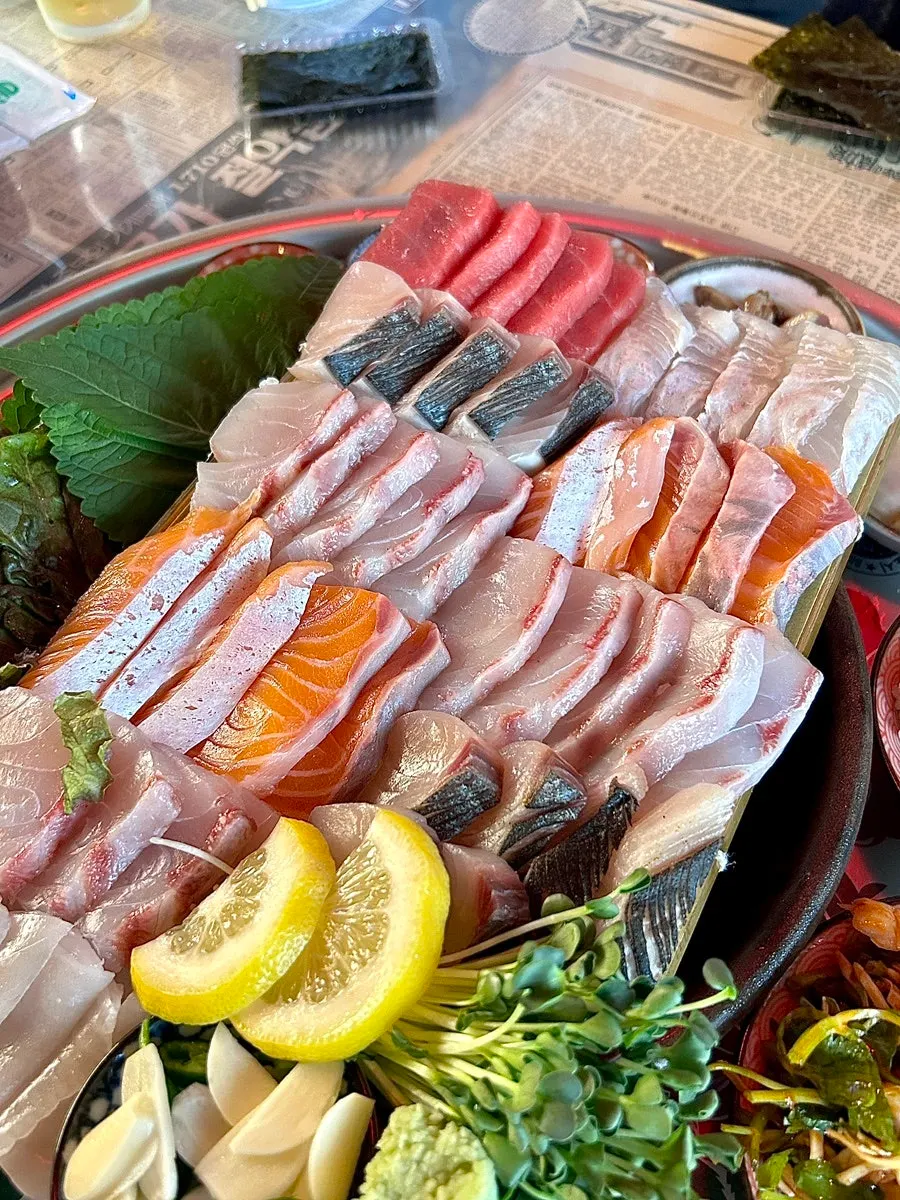 A plate of tuna, flounder, mackerel, salmon, and croaker aged raw fish