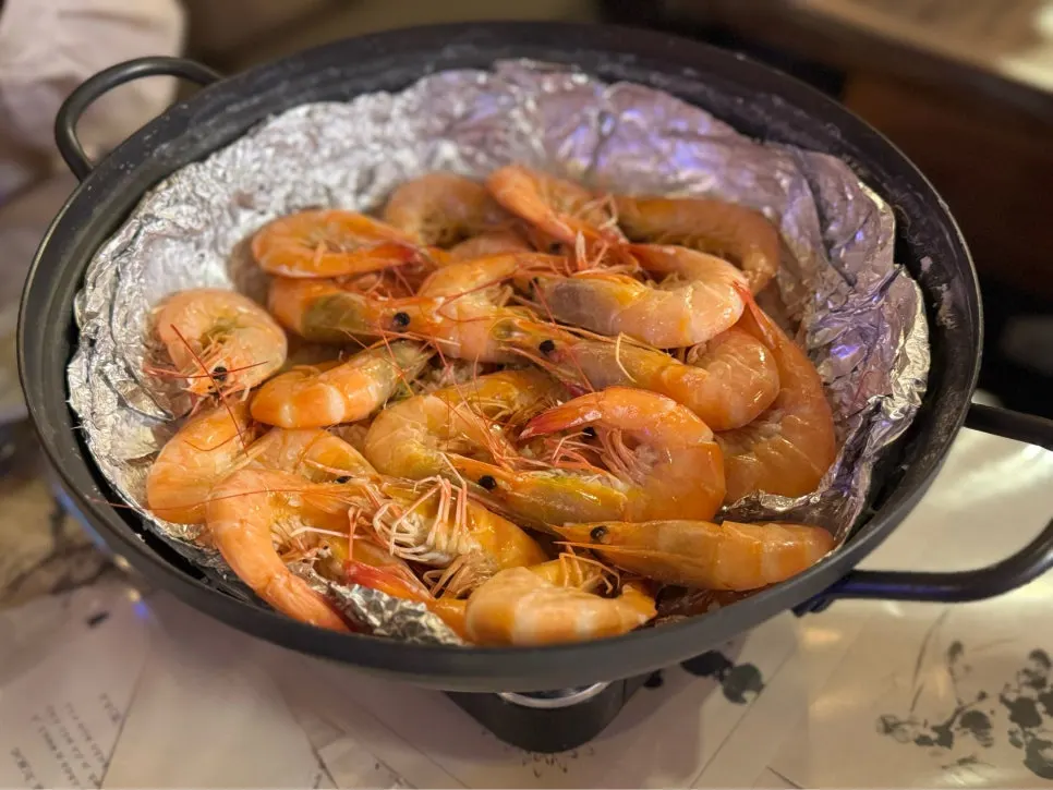 Live prawns being prepared for grilling