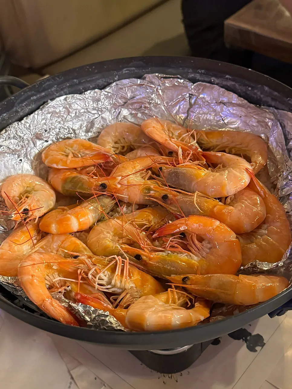 Grilled prawns cooking under a lid at Neoul Gongdeok Direct Branch
