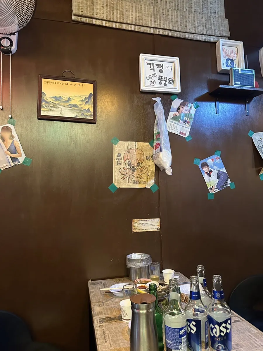 Wall decorated with retro-style props