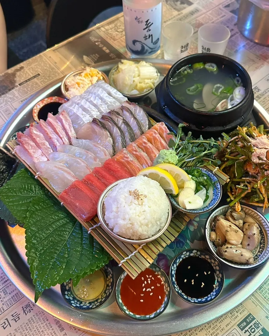 Menu board showing the aged sashimi set at Neoul Magok