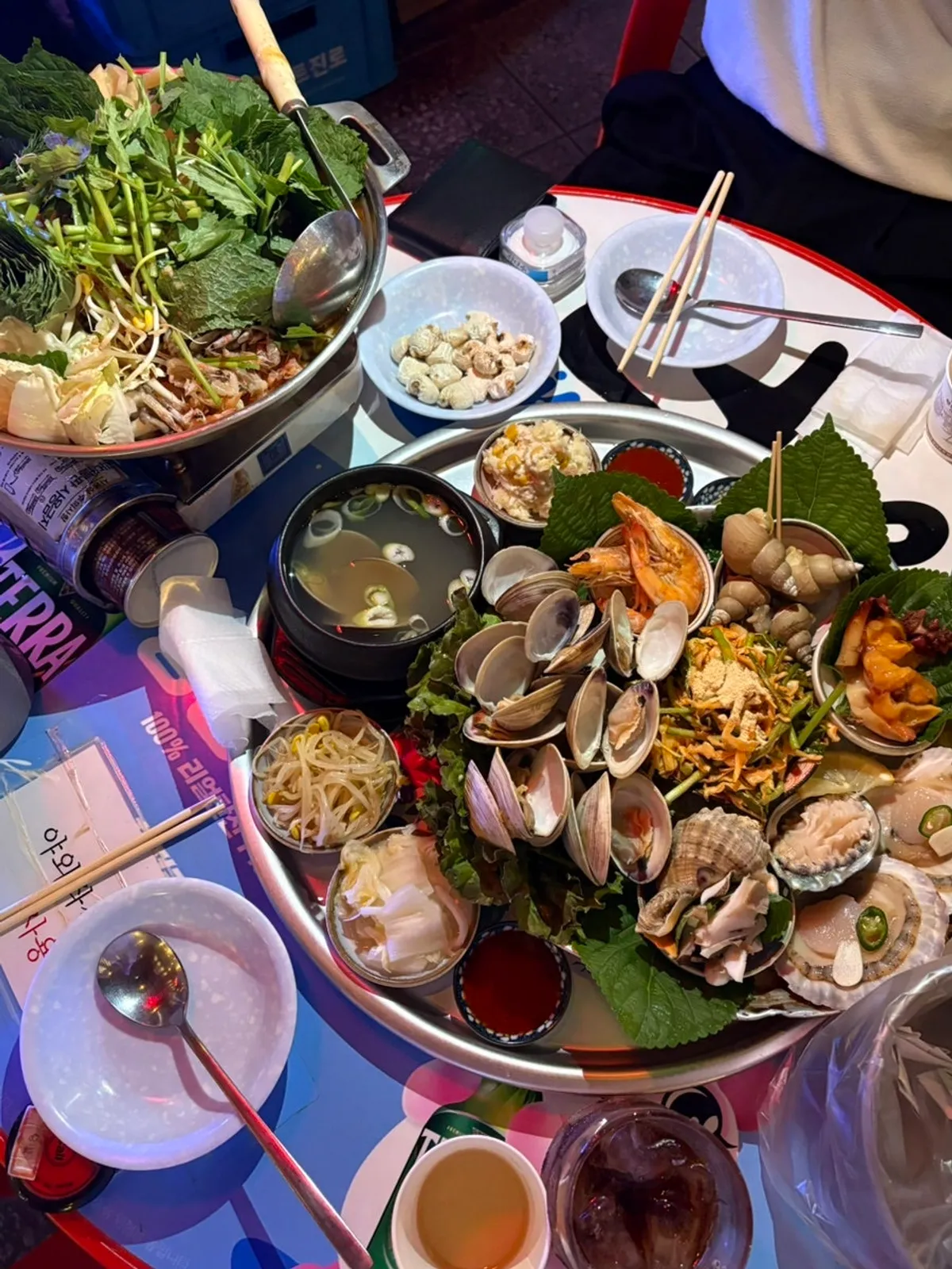 Exterior of Neoul Magok, a seafood pojangmacha on the Balsan pojangmacha street