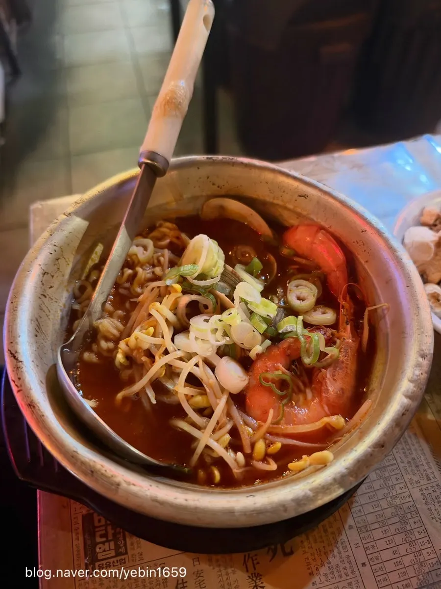 Red broth ramyeon with shrimp and bean sprouts
