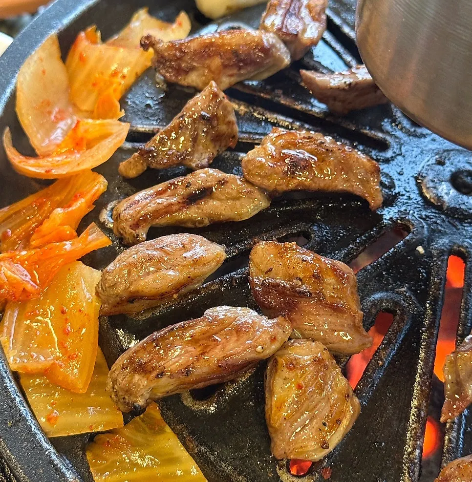 Galmaegisal grilled cut along the grain