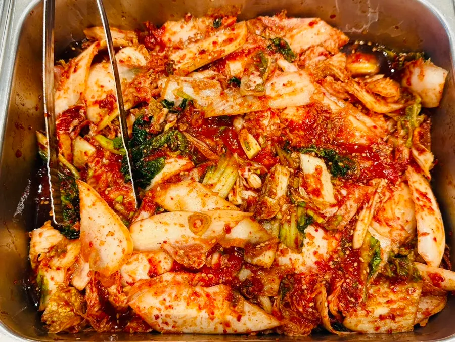 셀프바에서 담아온 쌈채소 접시