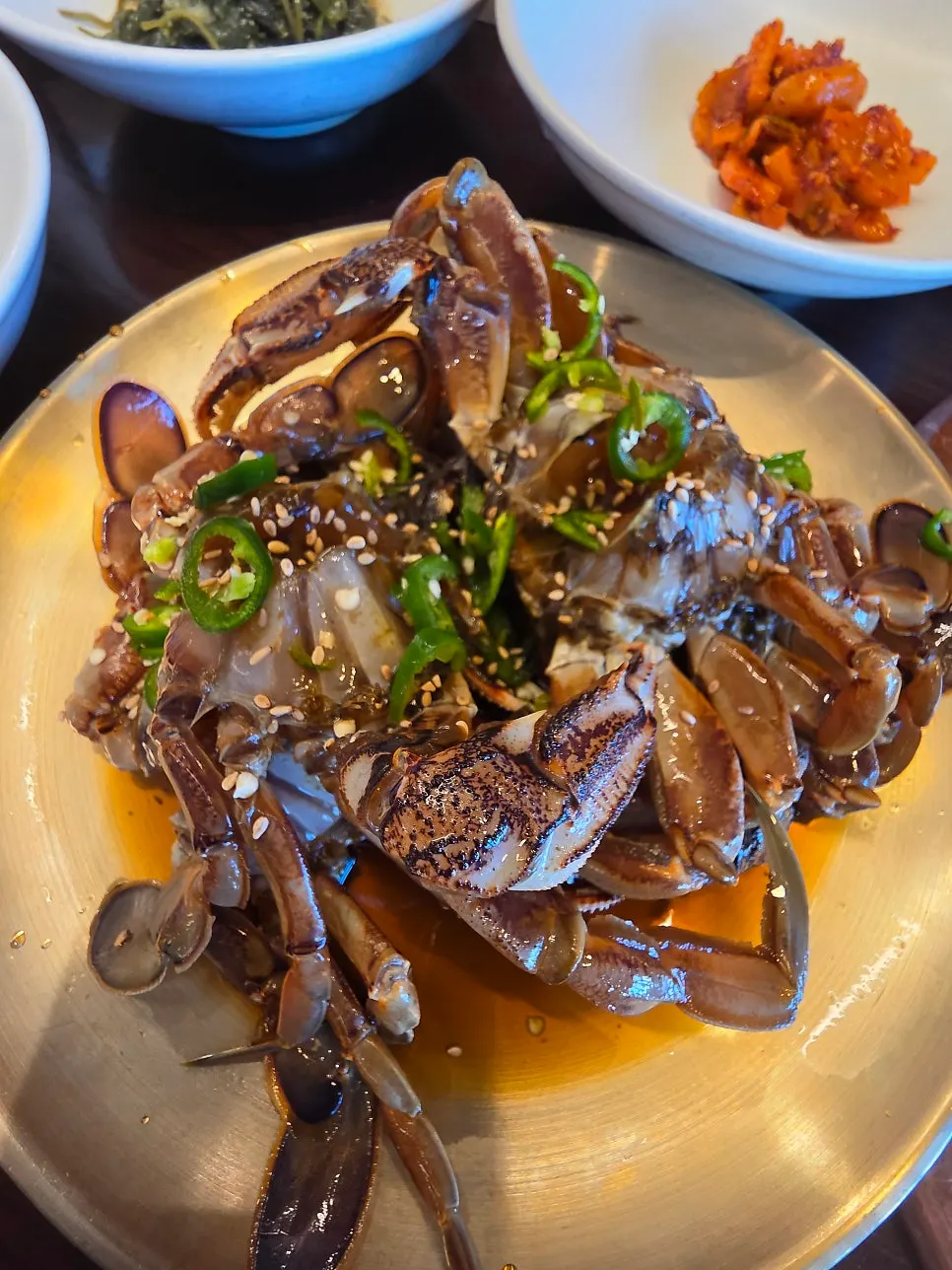 기본 찬으로 나온 간장게장