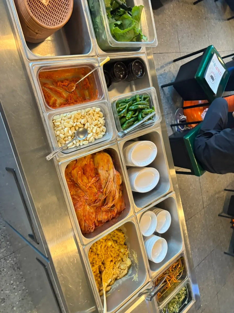 Side dishes and vegetables from the self-serve bar