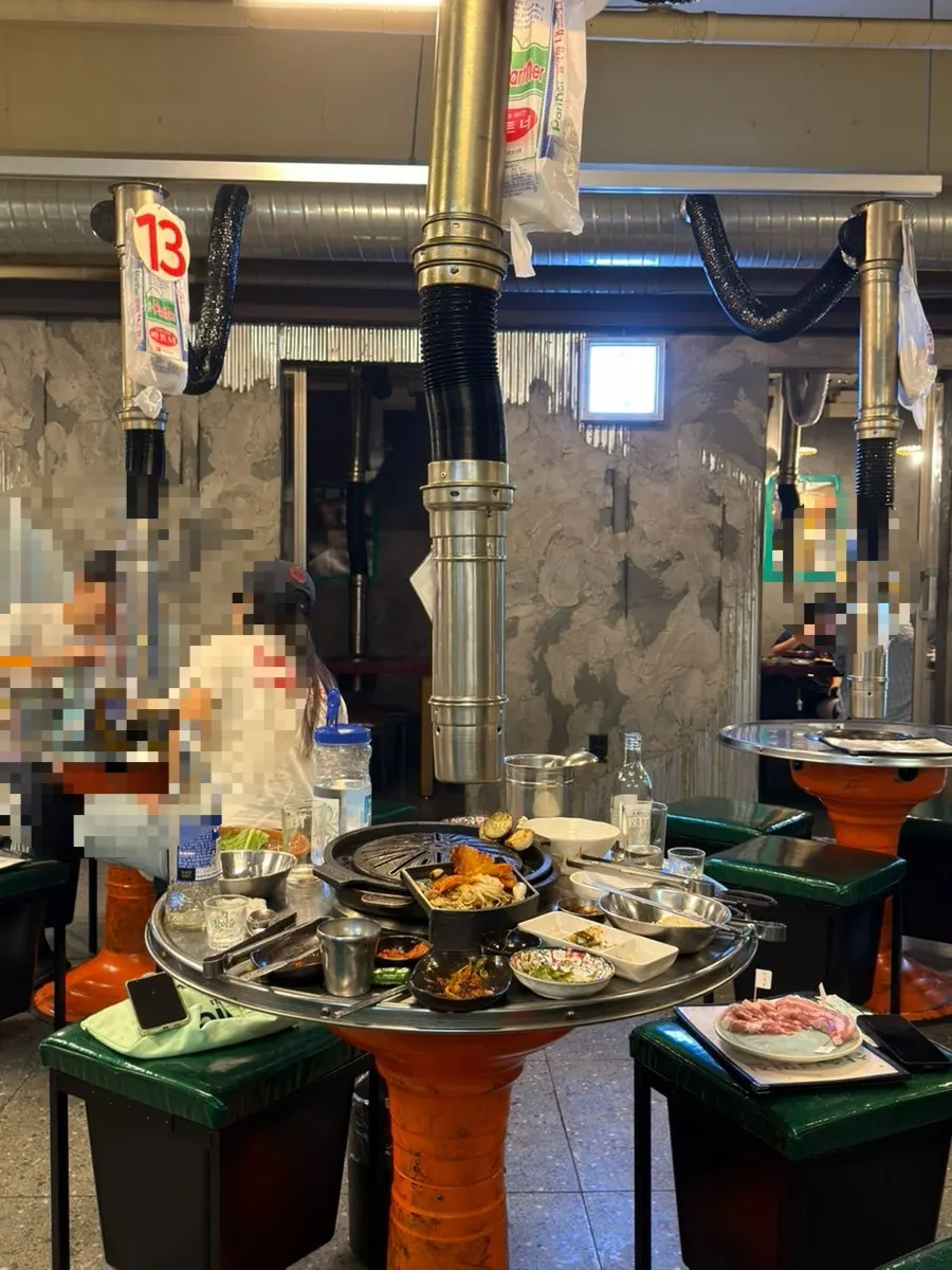 Corner of Neopttakjip Samsong Branch with the side dish self-serve bar