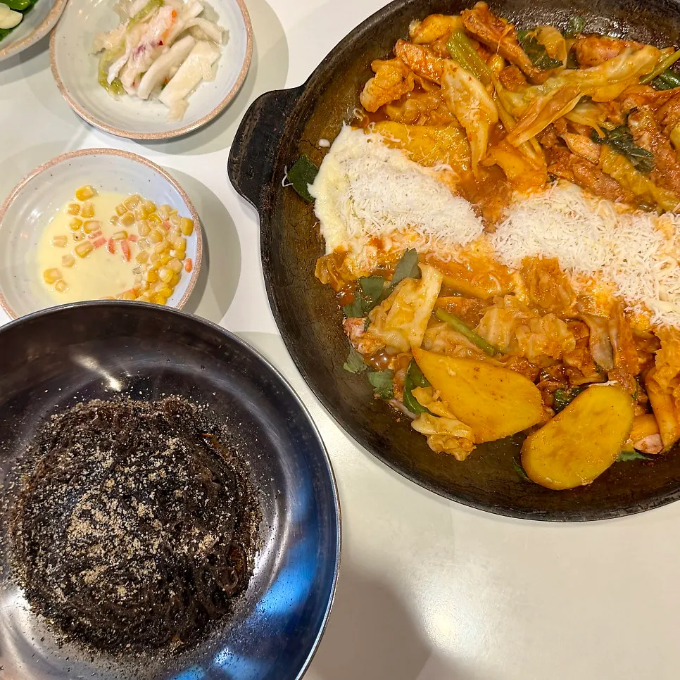 고소한 들기름 막국수 한 그릇