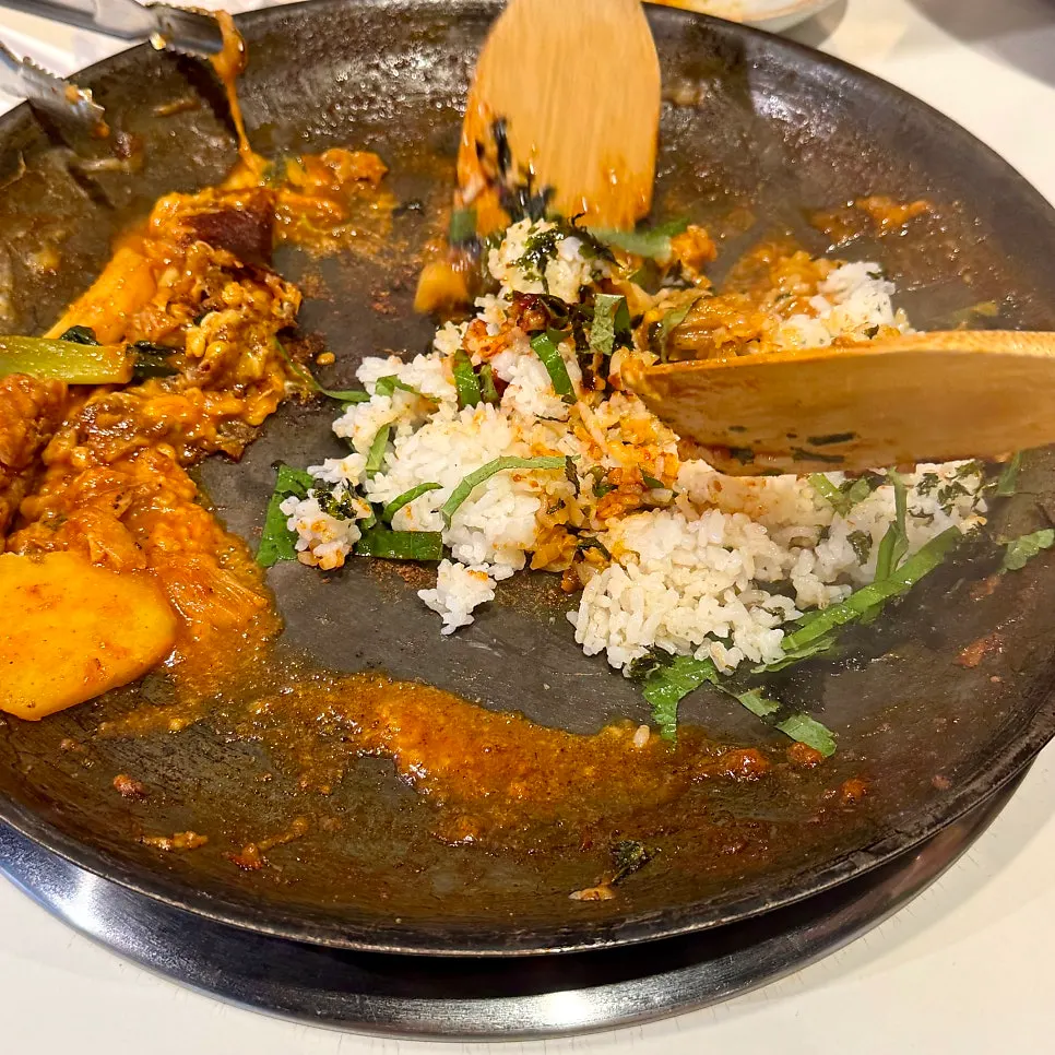 닭갈비와 막국수 세트 상차림