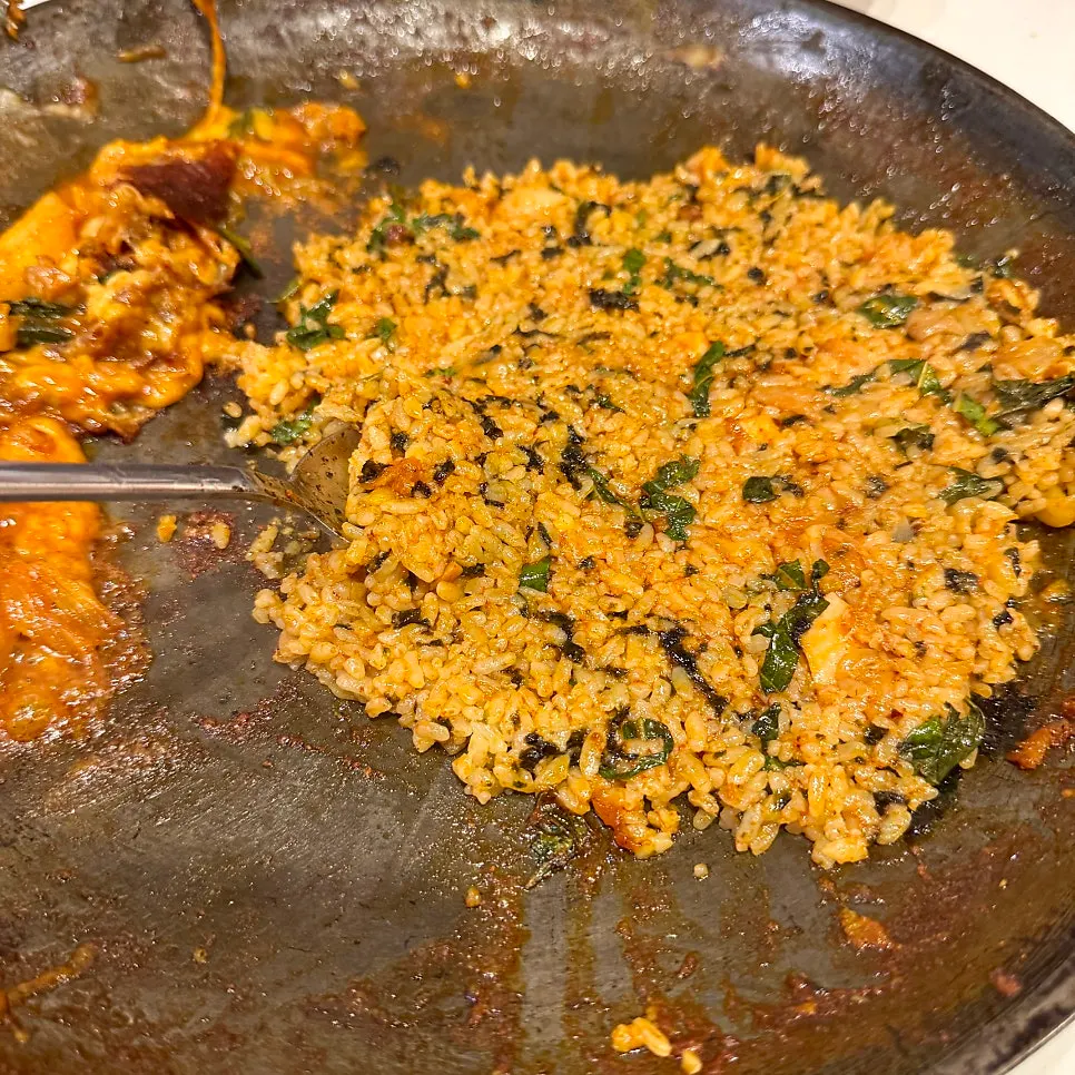닭갈비 철판에 볶아낸 볶음밥
