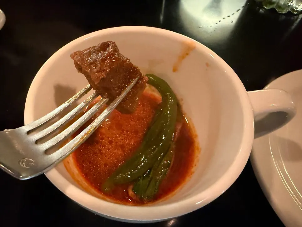 식사를 마친 N.G.T 테이블 풍경