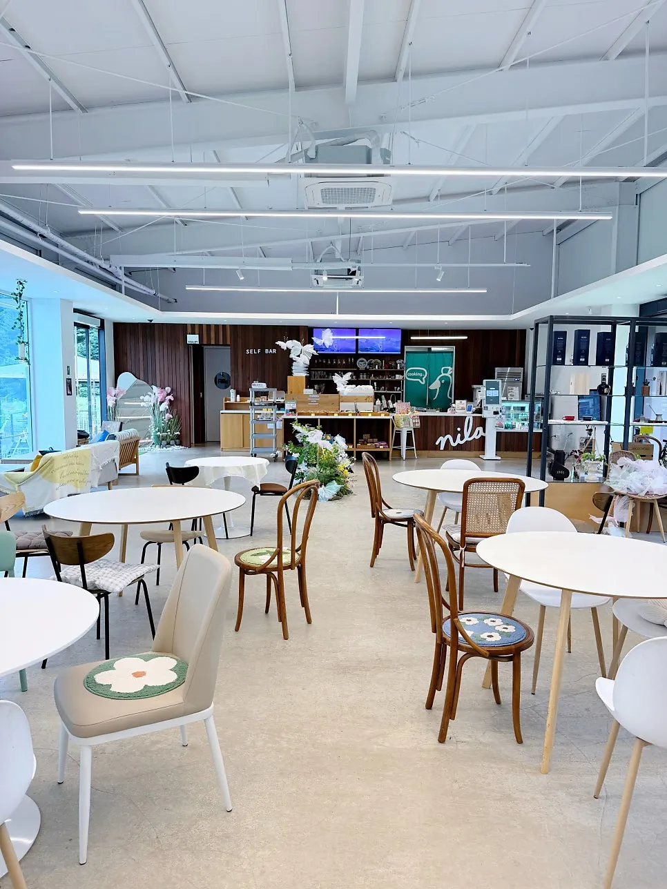 Interior decor inside Nillai café